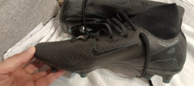 Botas de fútbol Nike negras