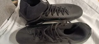 Botas de fútbol Nike negras