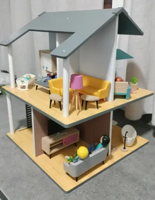 Casita de madera de juguete