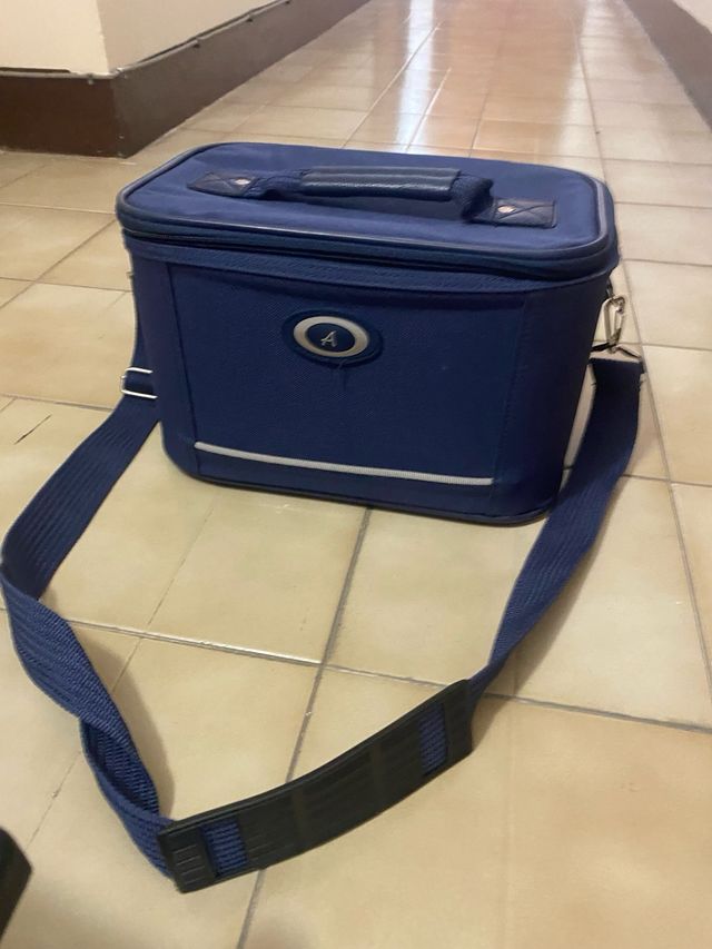 Conjunto maleta, bolsa y neceser azul