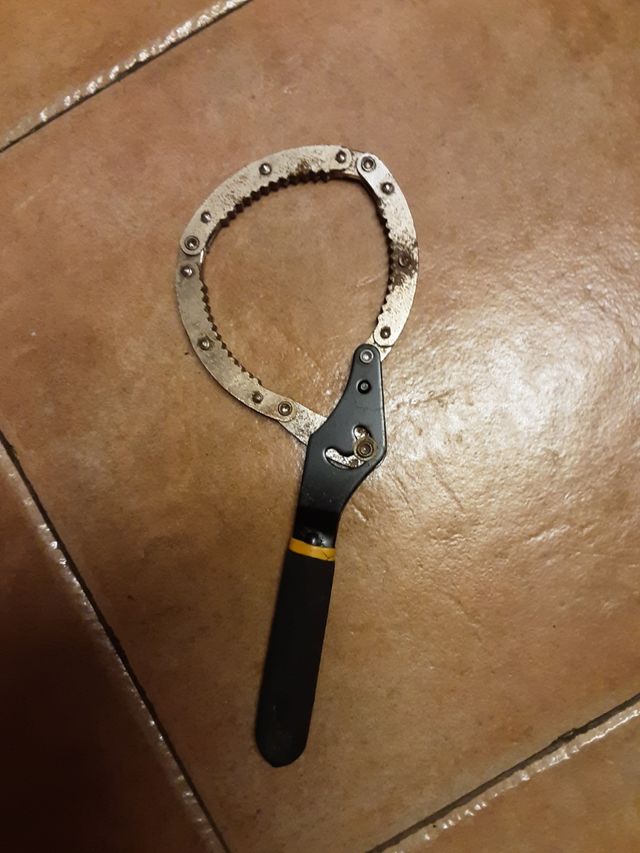 Llave para filtros de coche.b