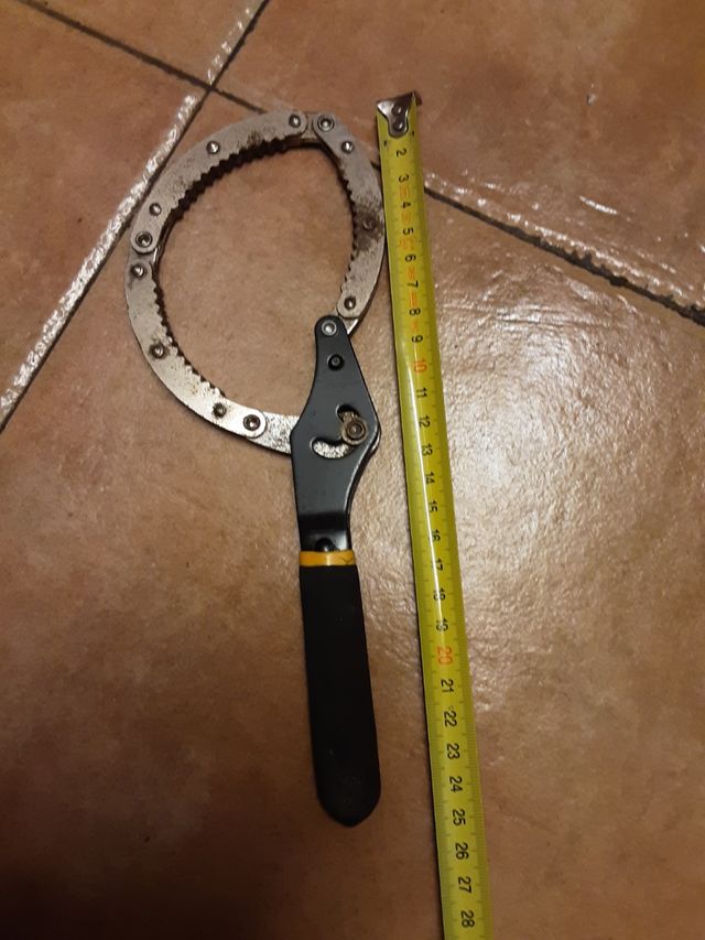 Llave para filtros de coche.b