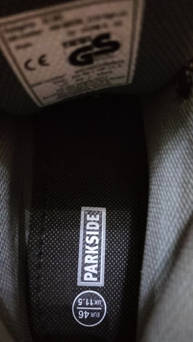 Botas de trabajo negras y grises