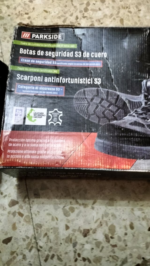 Botas de trabajo negras y grises