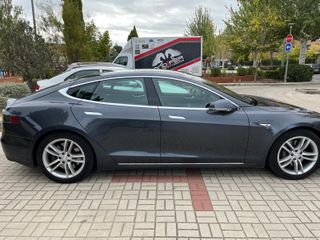Tesla Model S 2015