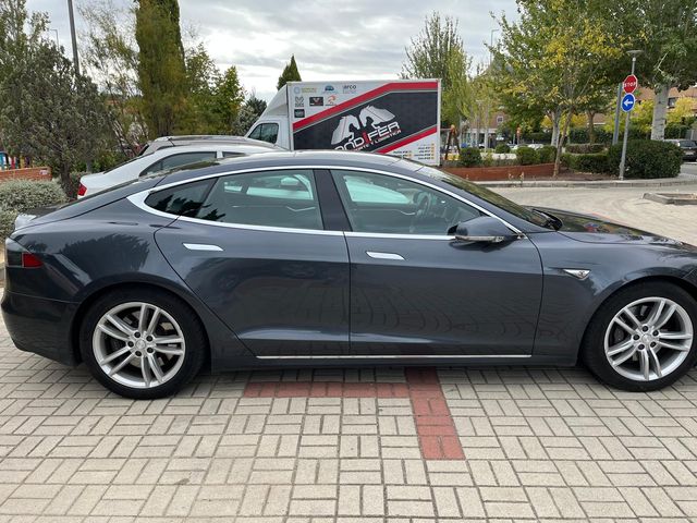 Tesla Model S 2015