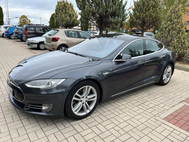 Tesla Model S 2015