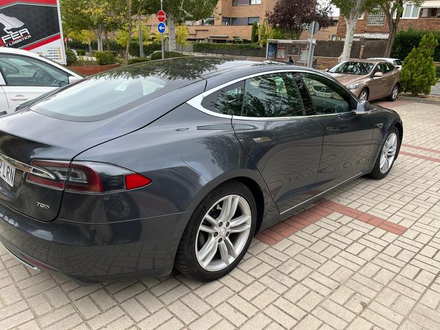 Tesla Model S 2015