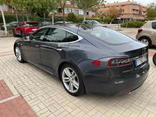 Tesla Model S 2015