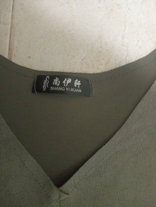 Túnica larga sin mangas gris cuello V