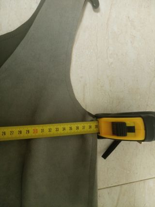 Túnica larga sin mangas gris cuello V