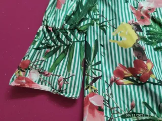 Camisa veraniega floral verde y rosa