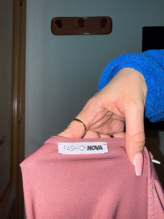 Vestido rosa Fashion Nova manga larga