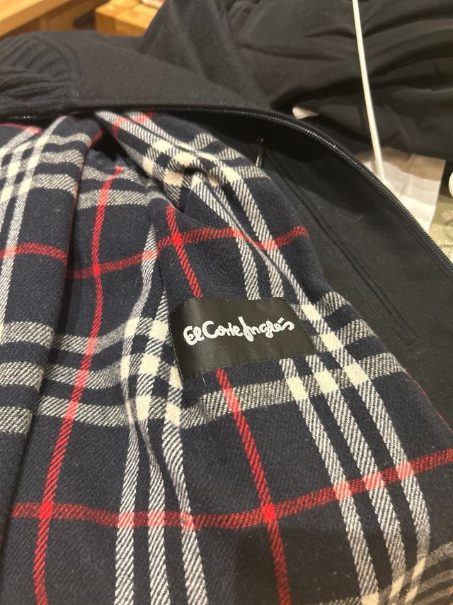 Chaquetón negro con forro multicolor