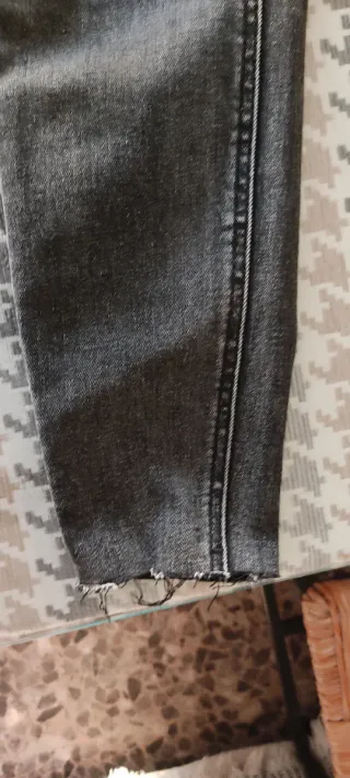 Pantalón vaquero skinny negro largo irregular