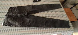 Pantalón vaquero skinny negro largo irregular