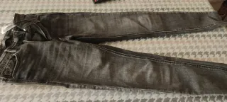 Pantalón vaquero skinny negro largo irregular