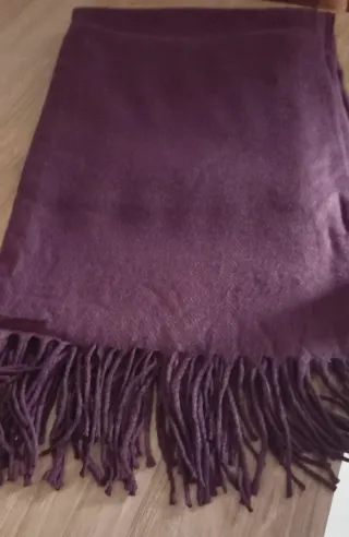 Pasmina granate con flecos nueva.