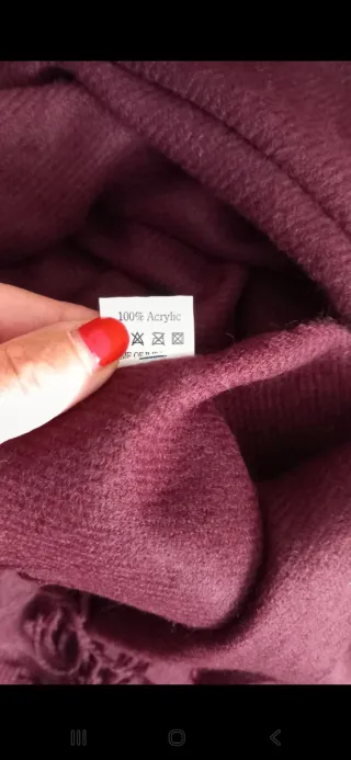 Pasmina granate con flecos nueva.