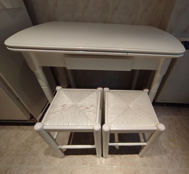 Mesa cocina extensible + 2 taburetes