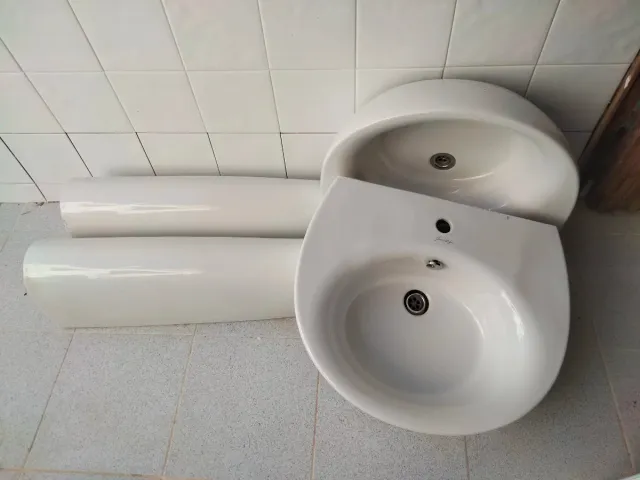2 Lavabos de porcelana con pie