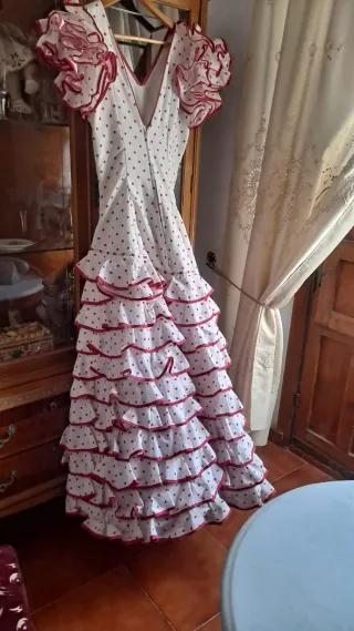 Vestido de gitana blanco con lunares rojos