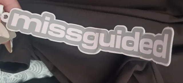 Vestido marrón manga larga marca Missguided