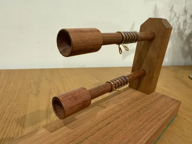 Devanadora de hilo con motor. Máquina para hilar.