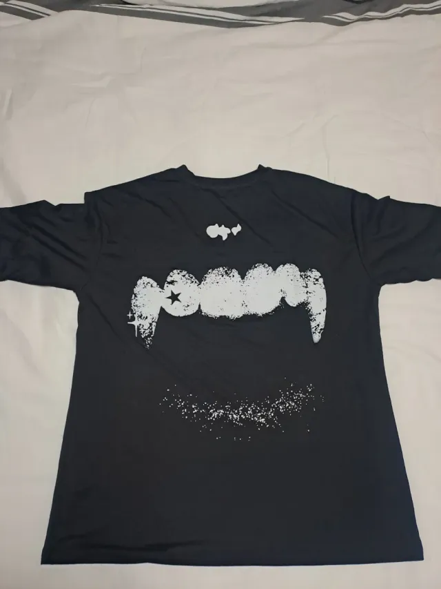 Camiseta negra talla L con estampado