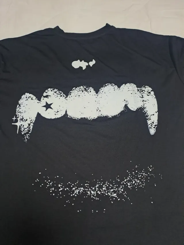 Camiseta negra talla L con estampado