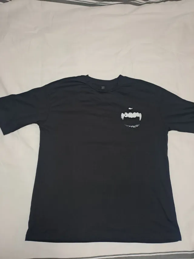 Camiseta negra talla L con estampado