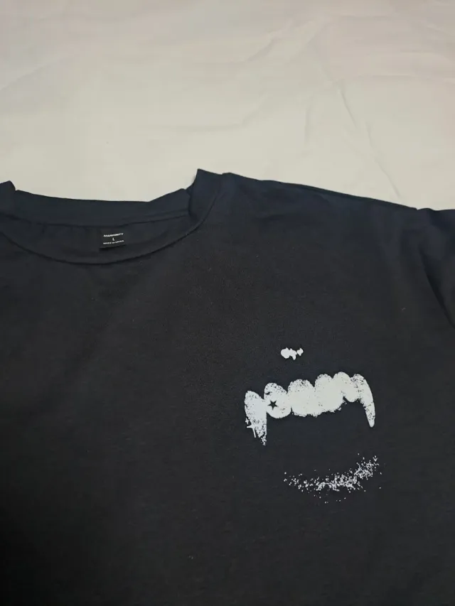 Camiseta negra talla L con estampado