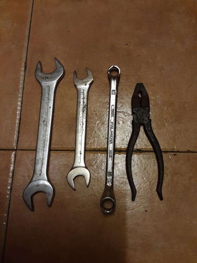 Lote 4 llaves y alicates Palmera