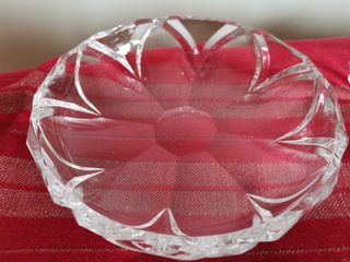 Fuente y 12 platos de cristal tallado