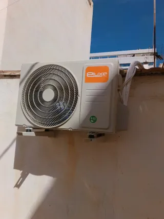 Se hacen mantenimiento de aires acondicionados