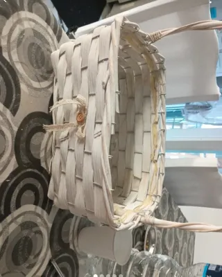 Cesto decorativo in vimini e legno