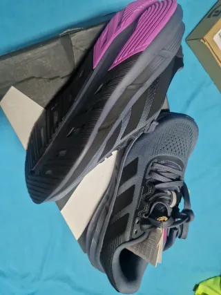 Zapatillas Adidas grises y rosas