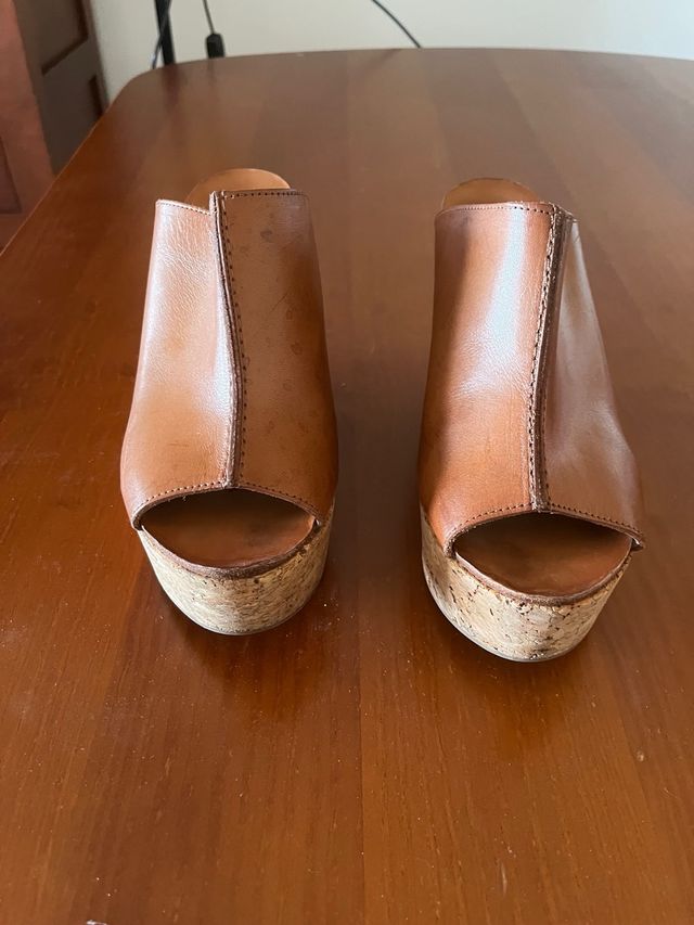 Cuñas Gloria Ortiz Piel Marrón