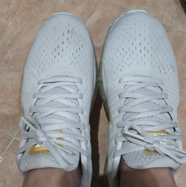 Zapatillas Nike Air Max Blancas y Doradas