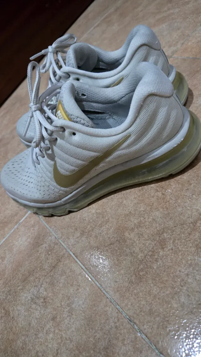 Zapatillas Nike Air Max Blancas y Doradas