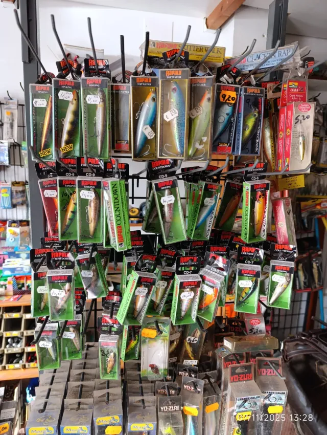 Señuelos de pesca variados