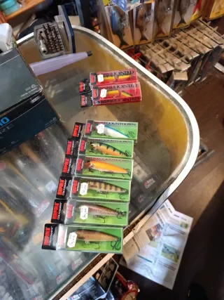 Señuelos de pesca variados