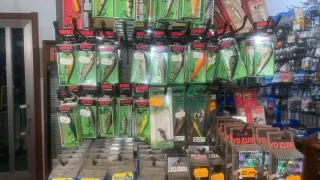Señuelos de pesca variados