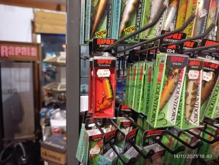 Señuelos de pesca variados