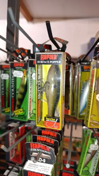 Señuelos de pesca variados
