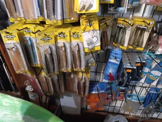 Señuelos de pesca variados