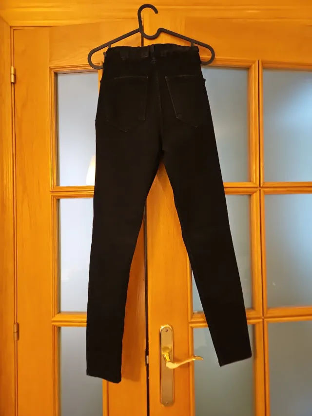 Pantalón vaquero pitillo Zara negro T.36