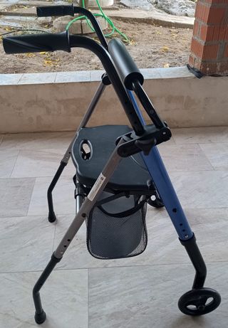 Andador OGI con asiento y cesta