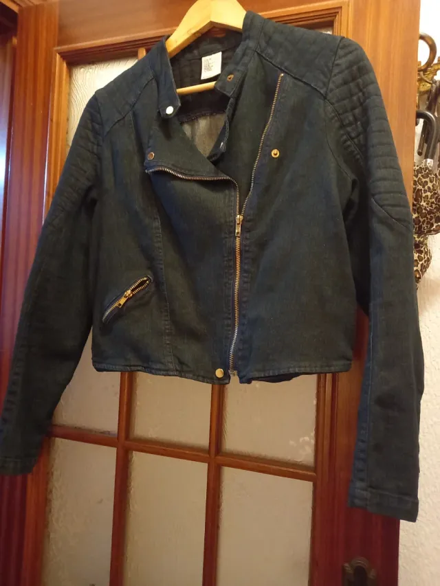 Chaqueta tejana negra estilo motero