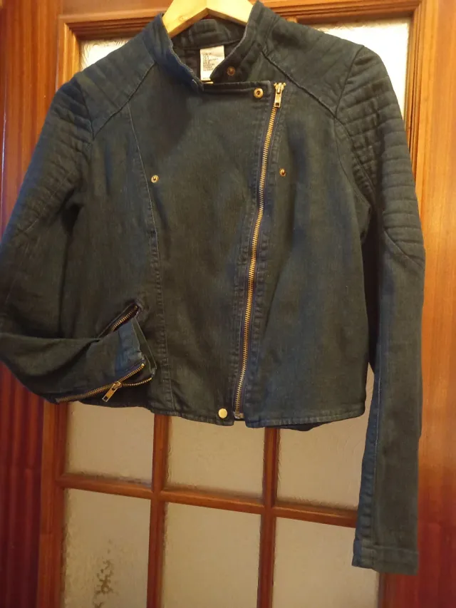 Chaqueta tejana negra estilo motero